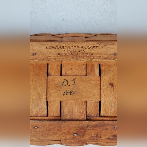 Longaberger Vintage Bread Basket - Picture 10 of 10